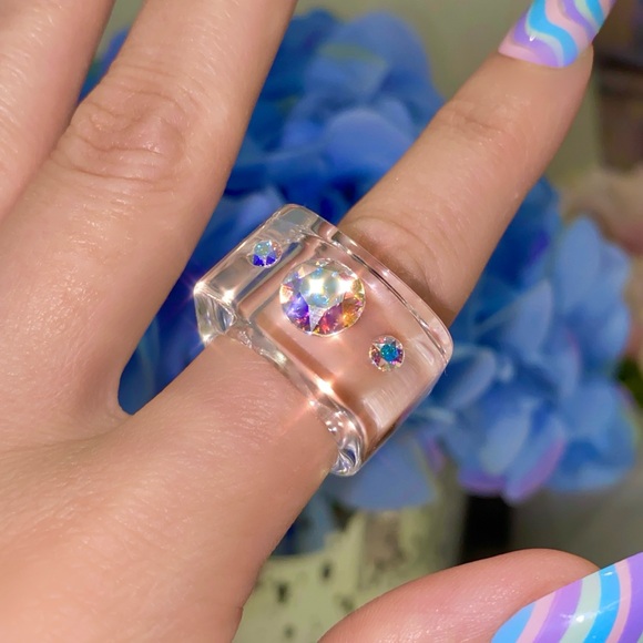 Clear Acrylic Lucite Cube Ring With Aurora Borealis Swarovski Crystal Rhinestone - Picture 3 of 14